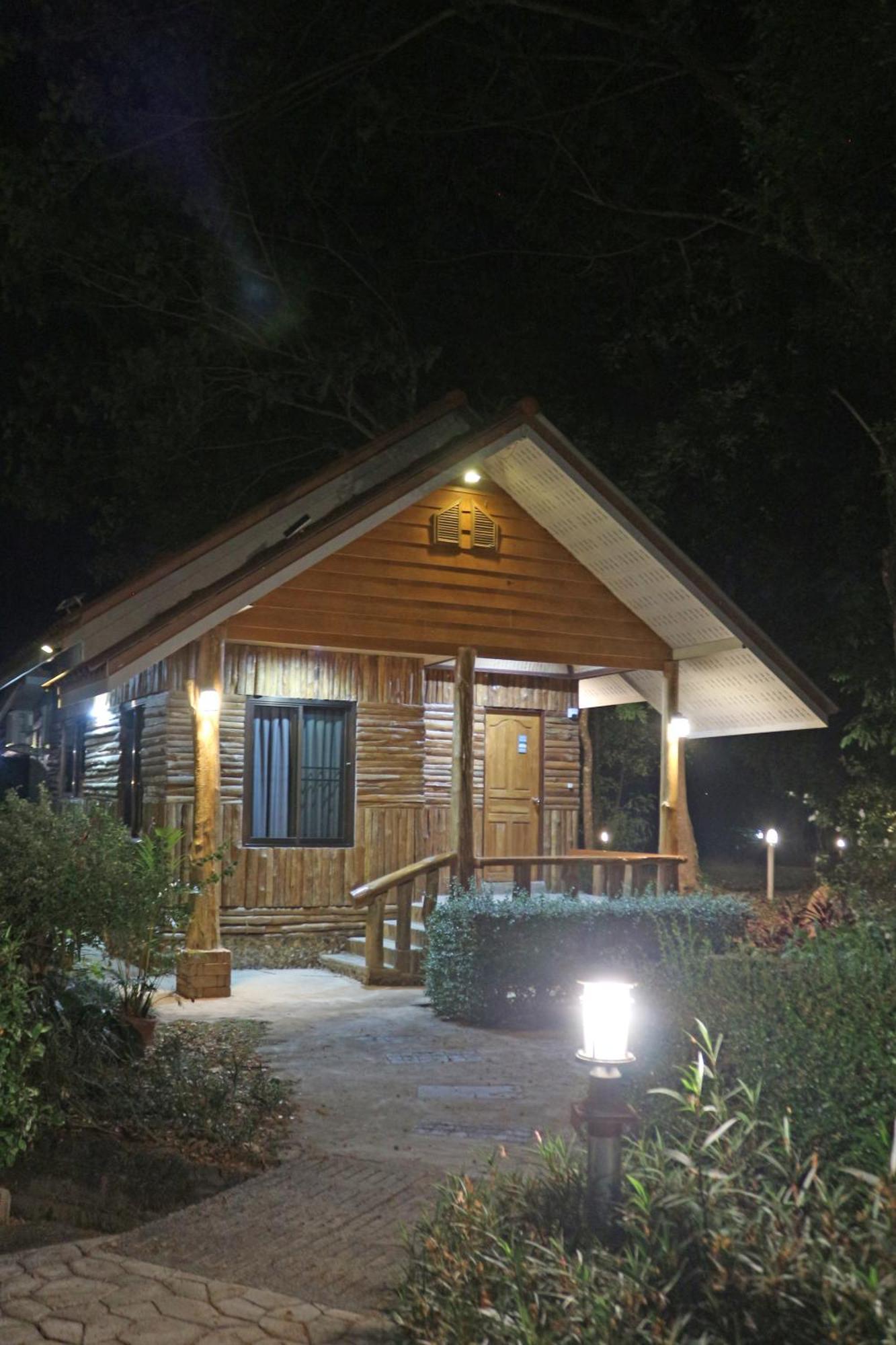 Baan Khue Wieng Resort Mae Sariang Zewnętrze zdjęcie